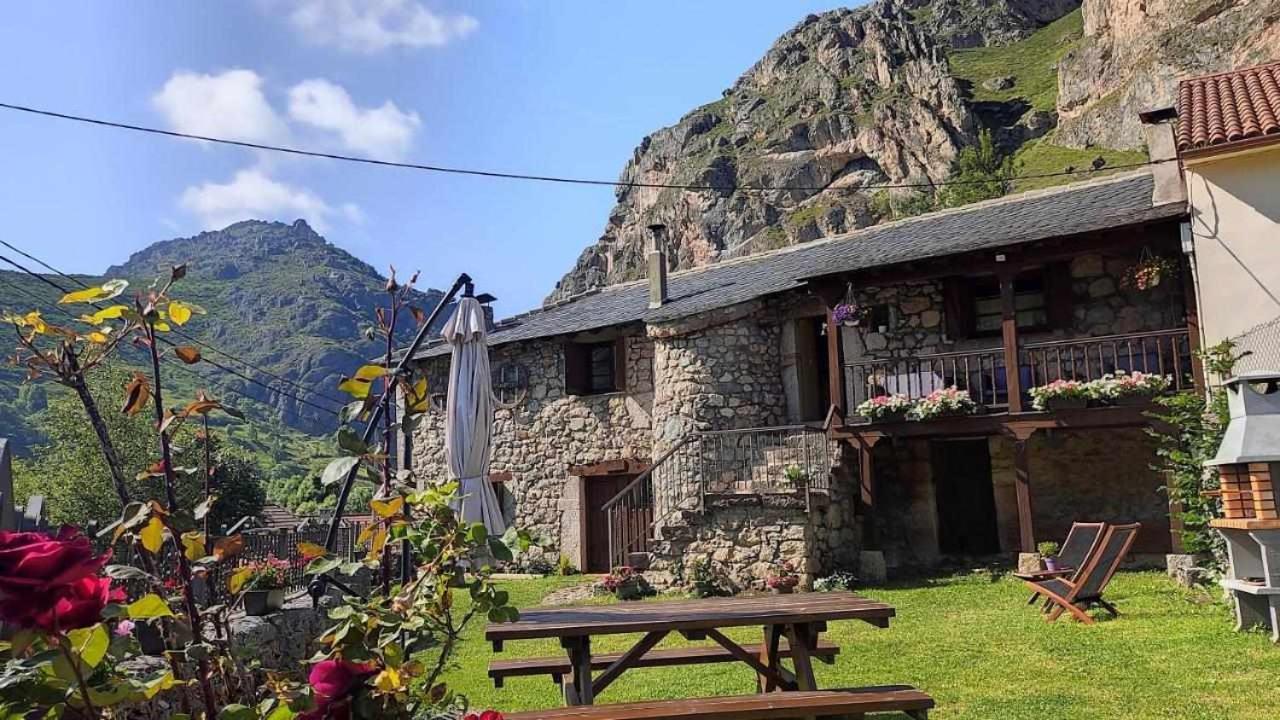 Apartamentos Rurales La Laguna Somiedo Valle de Lago Exterior photo
